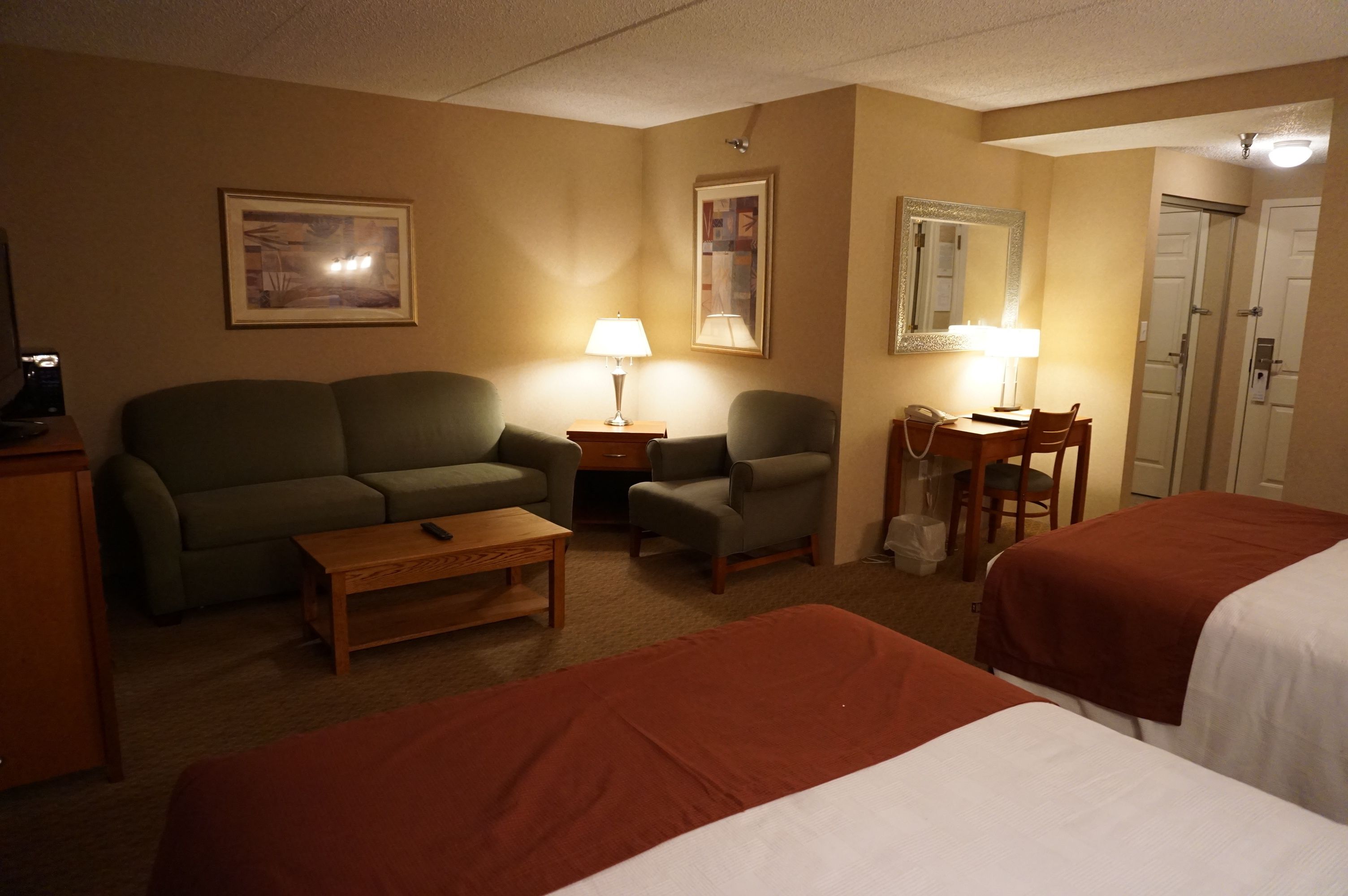 deluxe room, non smoking | desk, iron/ironing board, free wifi