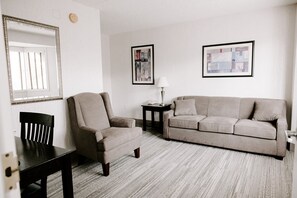 Phòng Suite Presidential, 1 giường cỡ king, không hút thuốc | Khu phòng khách | TV màn hình phẳng 