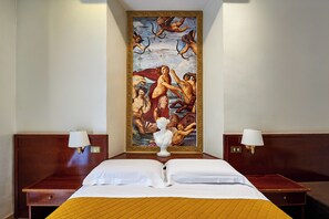 Standard Double Room | Memory foam beds, in-room safe, desk, iron/ironing board - Virginia Hotel (Rome)