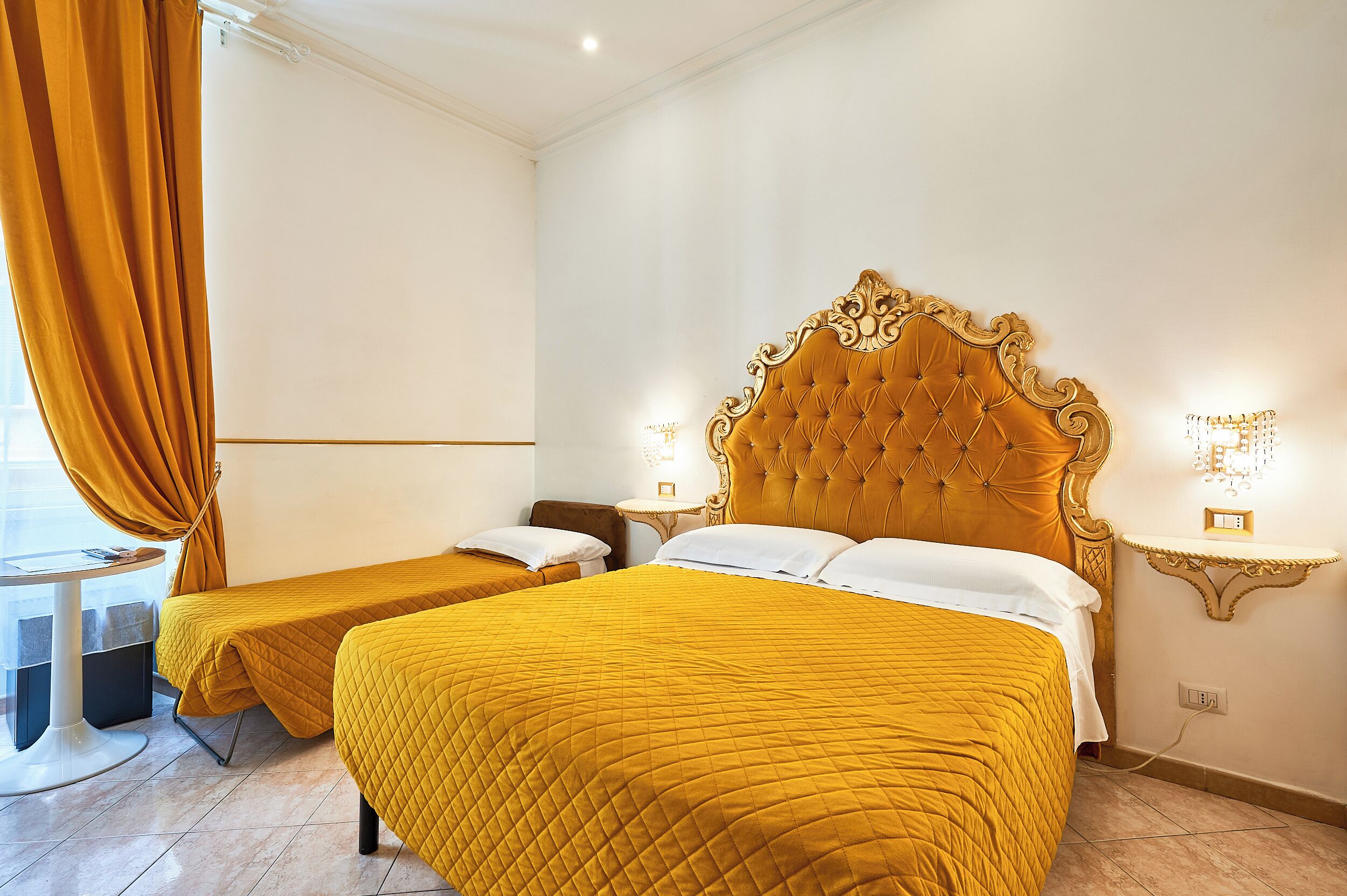 Tremannsrom – standard | Memory foam-senger, safe på rommet, skrivebord og strykejern/-brett