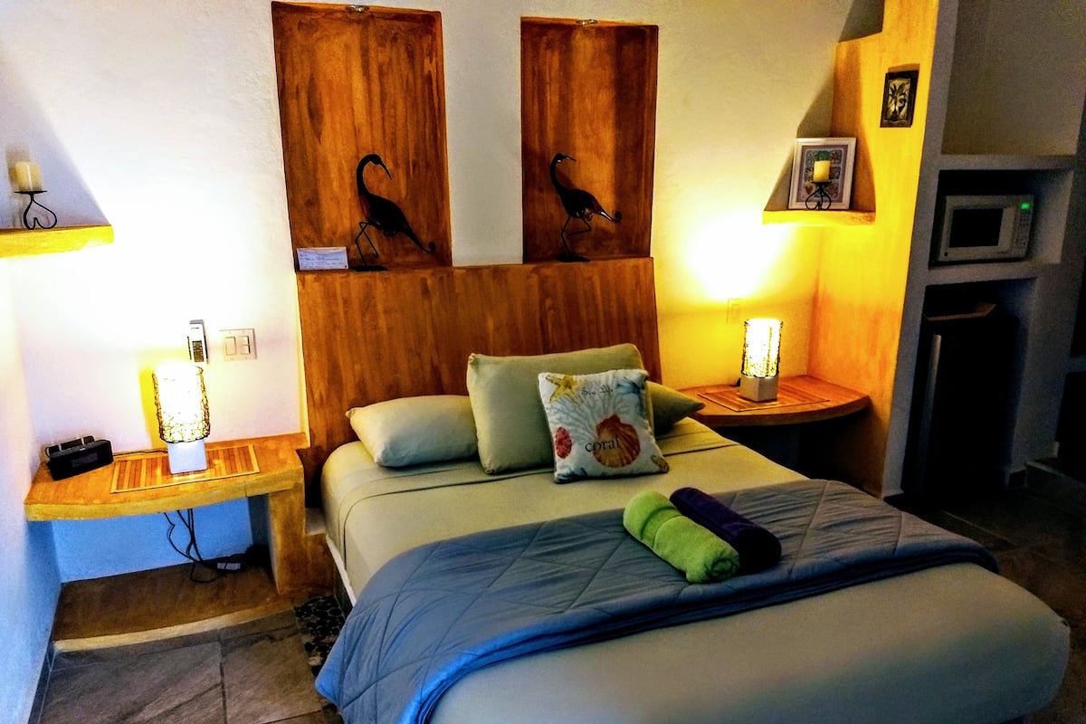 Premier Suite, 1 Queen Bed | 1 bedroom, individually decorated, individually furnished, desk