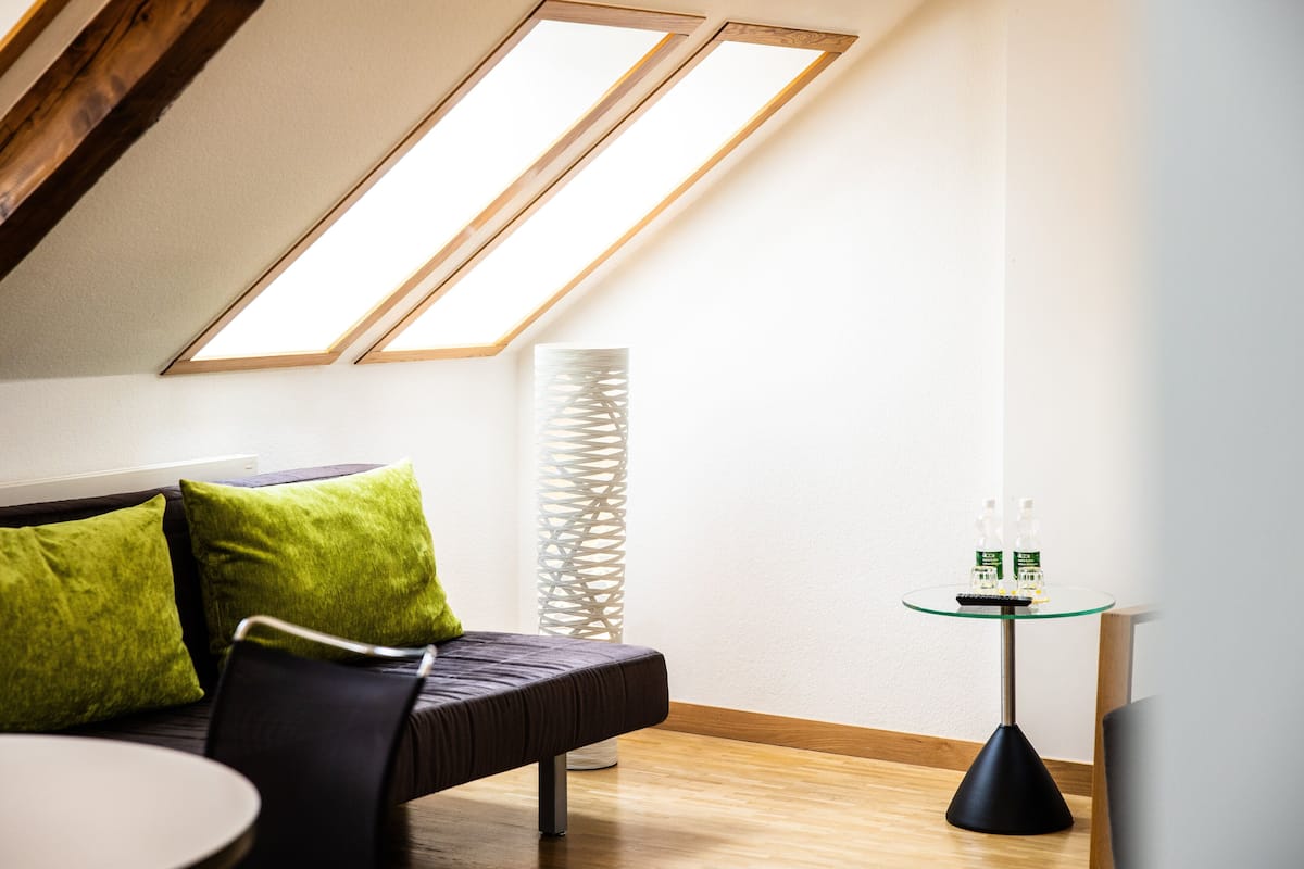 hypo-allergenic bedding, in-room safe, individually decorated