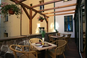 Tägliches inbegriffenes Frühstücksbuffet