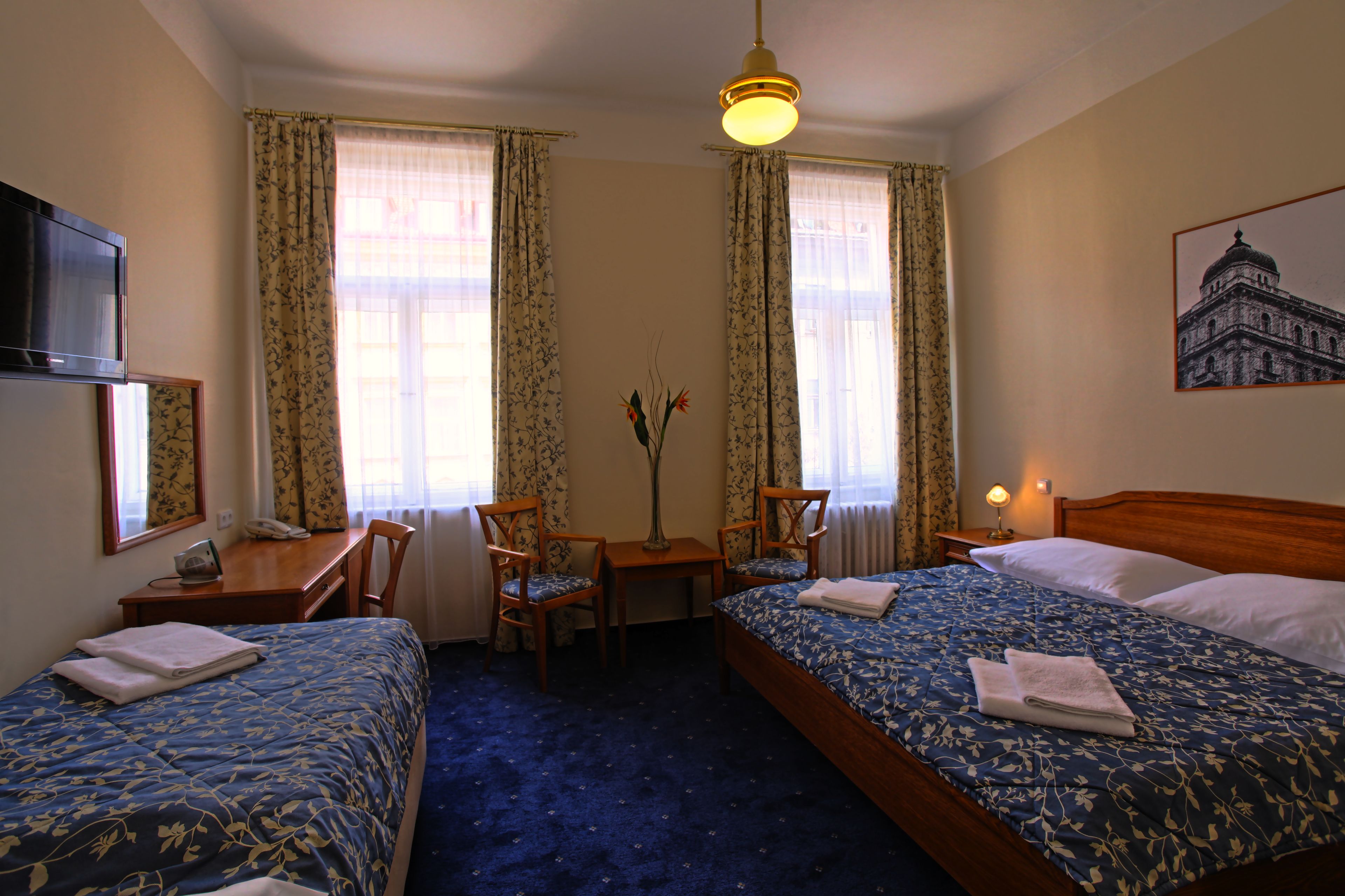 standard triple room | 1 bedroom, hypo-allergenic bedding, in-room safe, individually decorated