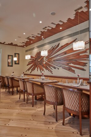 Breakfast, lunch and dinner served - Hotel Residency Andheri (Mumbai)