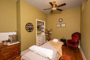 Deep-tissue massages, Swedish massages - Rosemont Inn Bed & Breakfast (Utica)