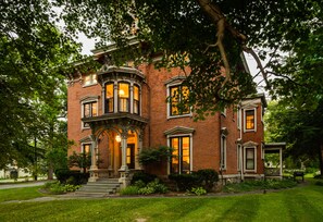 Exterior - Rosemont Inn Bed & Breakfast (Utica)