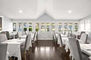 Daily full breakfast for a fee - The Convent Hunter Valley Hotel (Pokolbin)