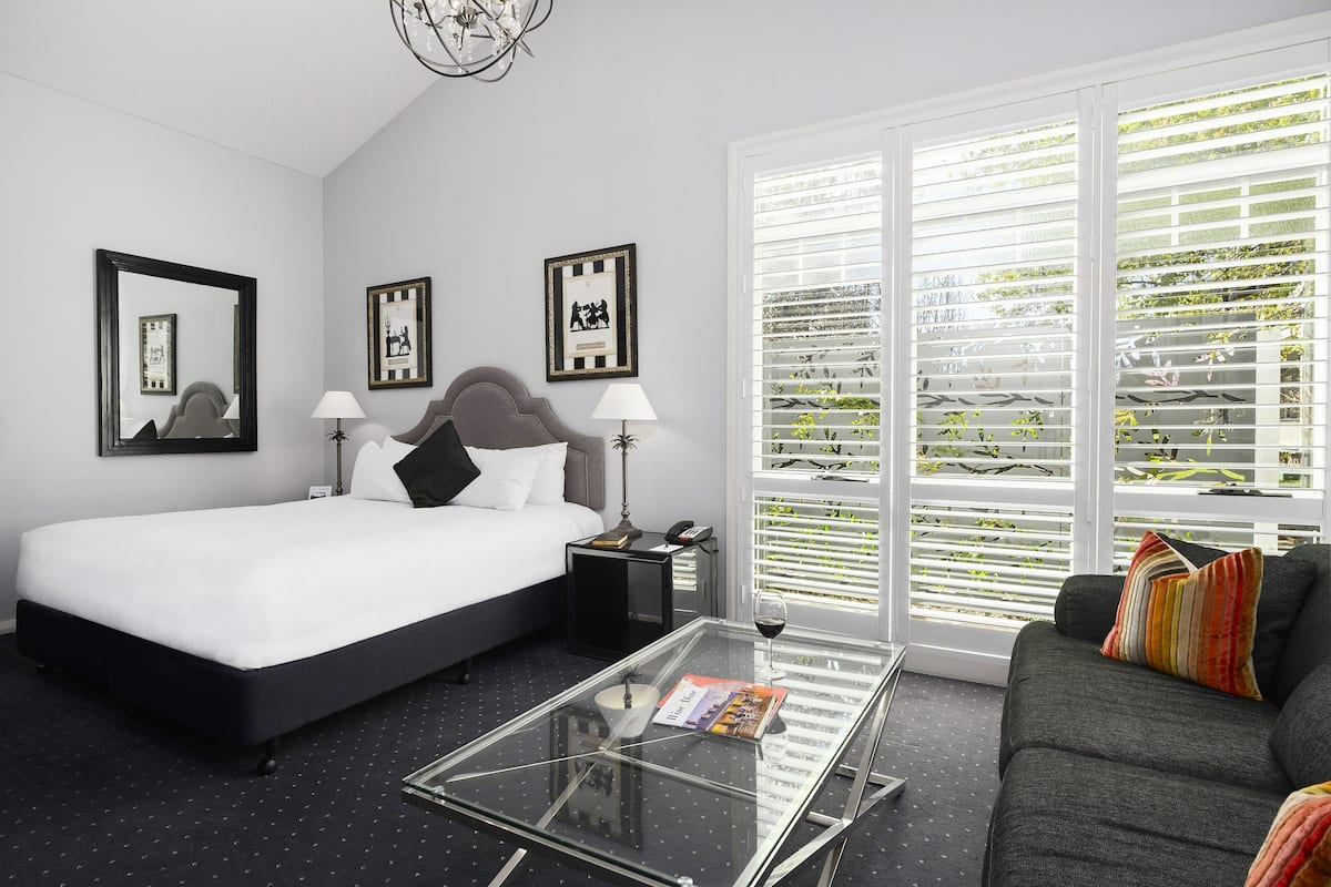 Egyptian cotton sheets, premium bedding, pillowtop beds, minibar