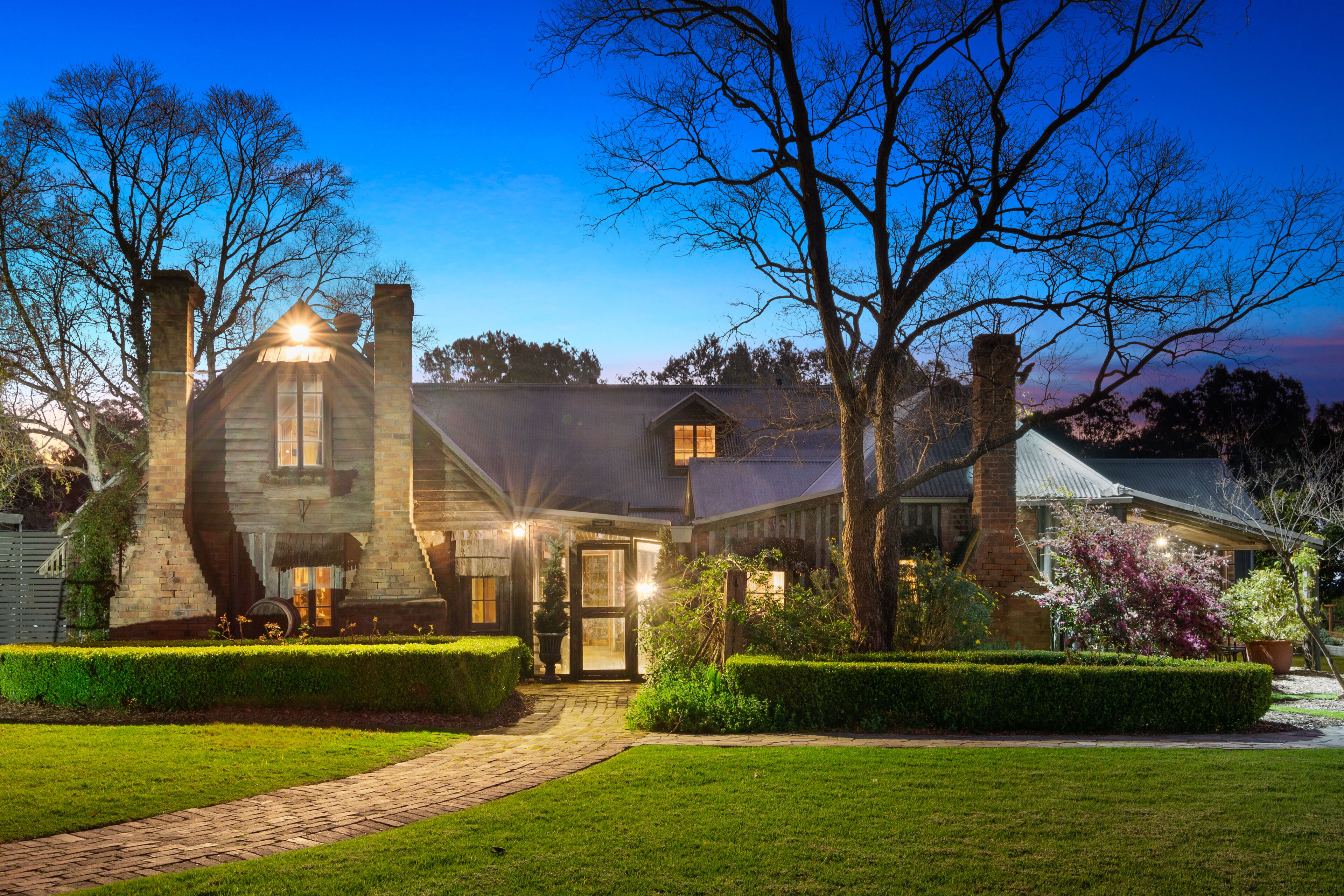 2 restaurants, breakfast, lunch, dinner served; local cuisine