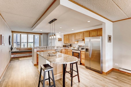 Frigorífico, microondas y cafetera o tetera. Evergreen Condominiums by Vail Resorts