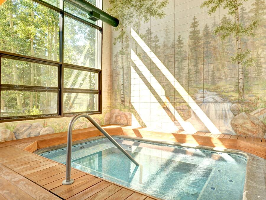 Bañera de hidromasaje interior