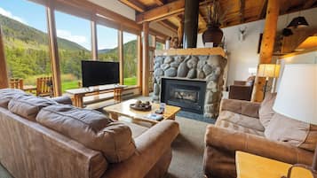 Condo, 2 Bedrooms, 2 Bathrooms | Living area