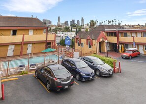 Exterior - Hollywood Inn Express South (Los Angeles)