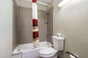 Articles de toilette gratuits, sèche-cheveux, serviettes fournies