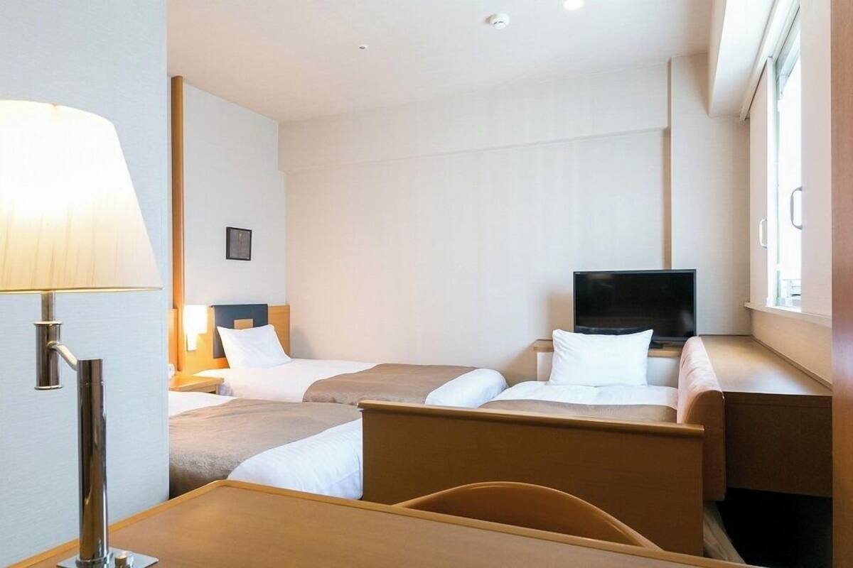ห้องทริปเปิล, ปลอดบุหรี่ (No Cleaning, Eco Plan) | ผ้านวมขนเป็ด, ตู้นิรภัยในห้องพัก, โต๊ะทำงาน, เตารีด/โต๊ะรีดผ้า