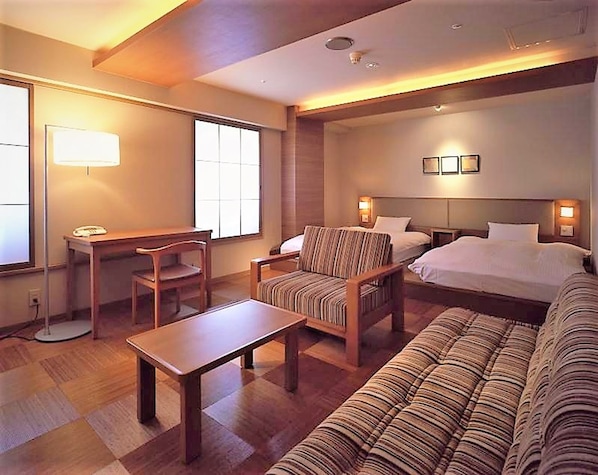 Down comforters, in-room safe, individually decorated, desk - Pearl Hotel Ryogoku (Tokyo)