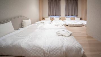 Caja de seguridad en la habitación y cortinas blackout