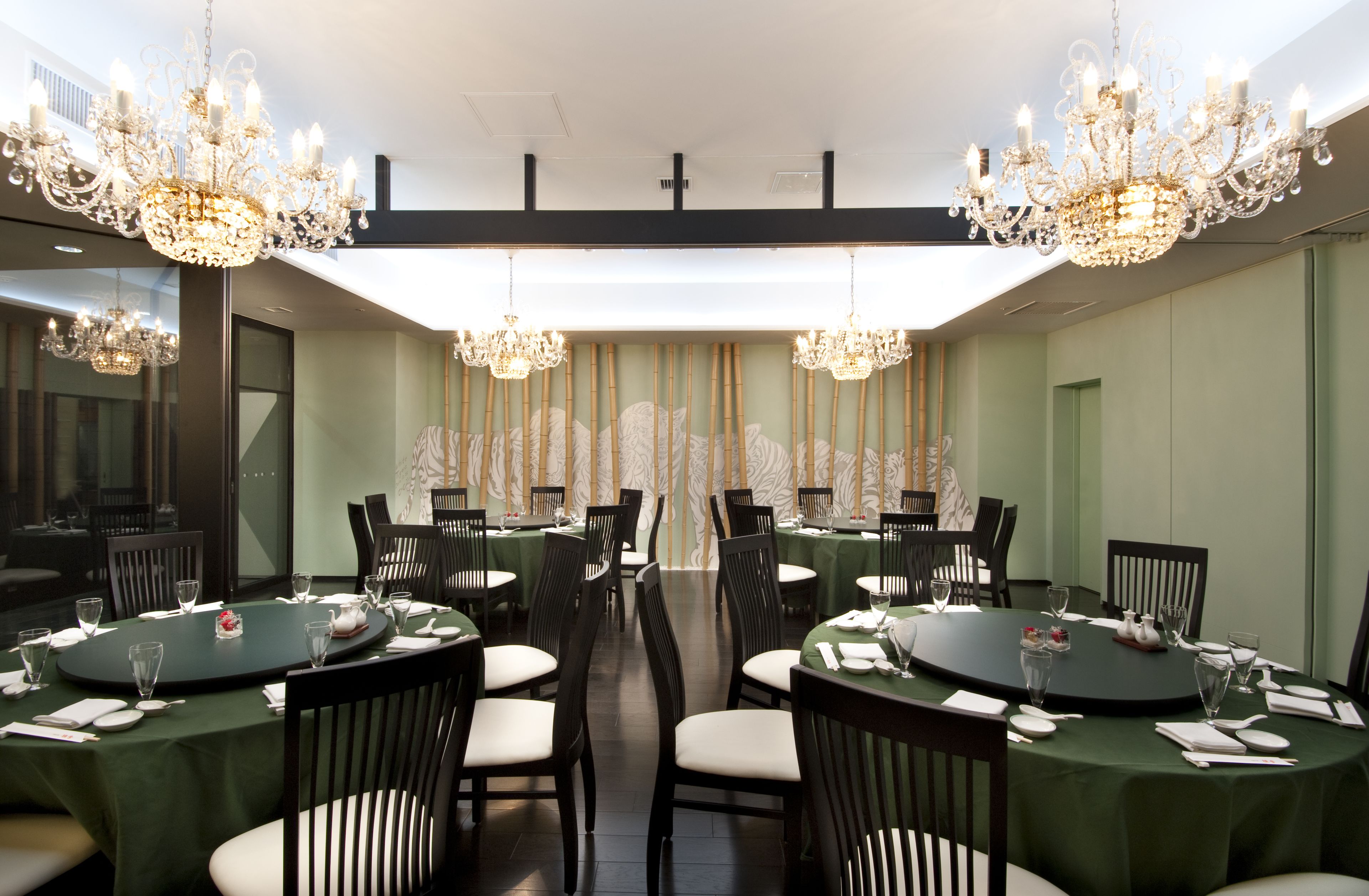 lunch and dinner served, chinese cuisine