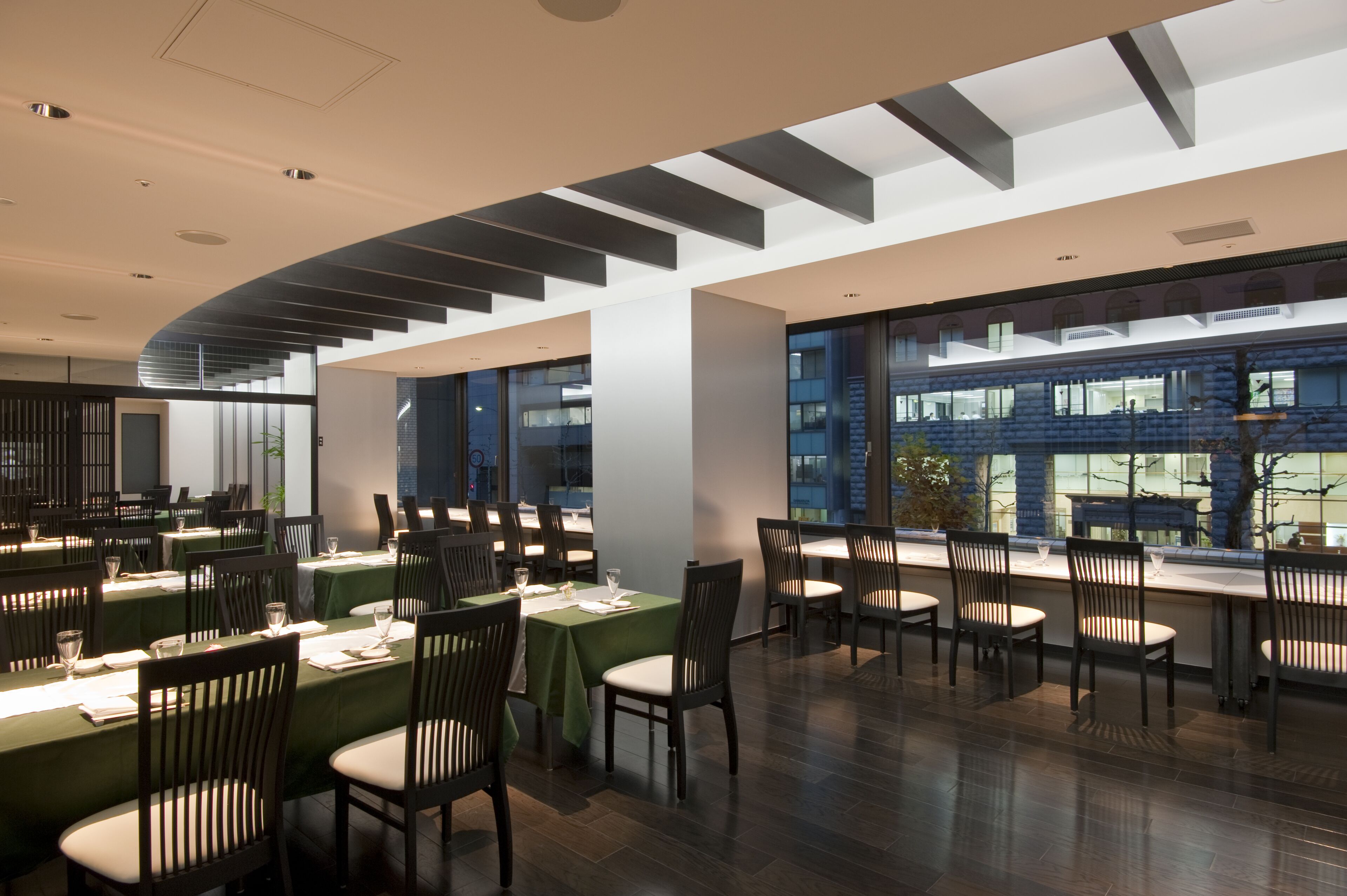 Déjeuner et dîner servis sur place, spécialités Cuisine chinoise