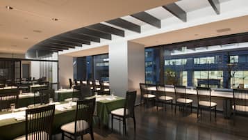 Lunch and dinner served, Chinese cuisine