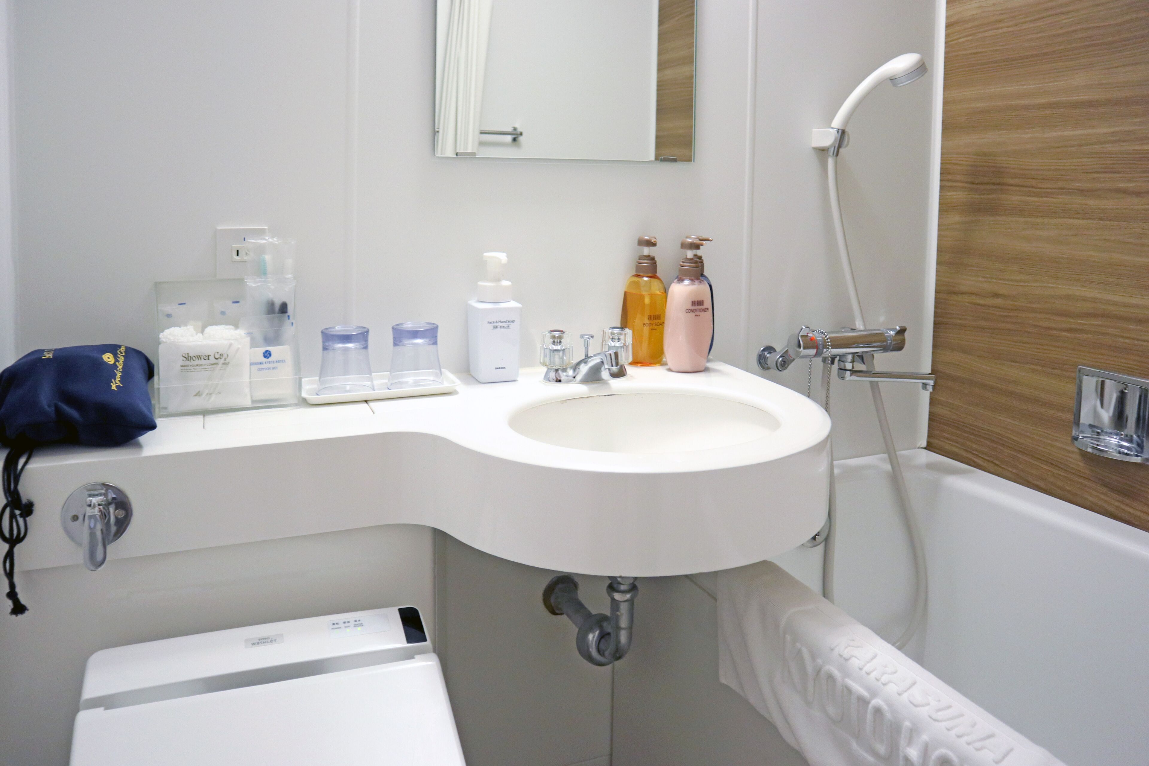 superior triple room, non smoking | bathroom | combined shower/bathtub, free toiletries, hair dryer, slippers