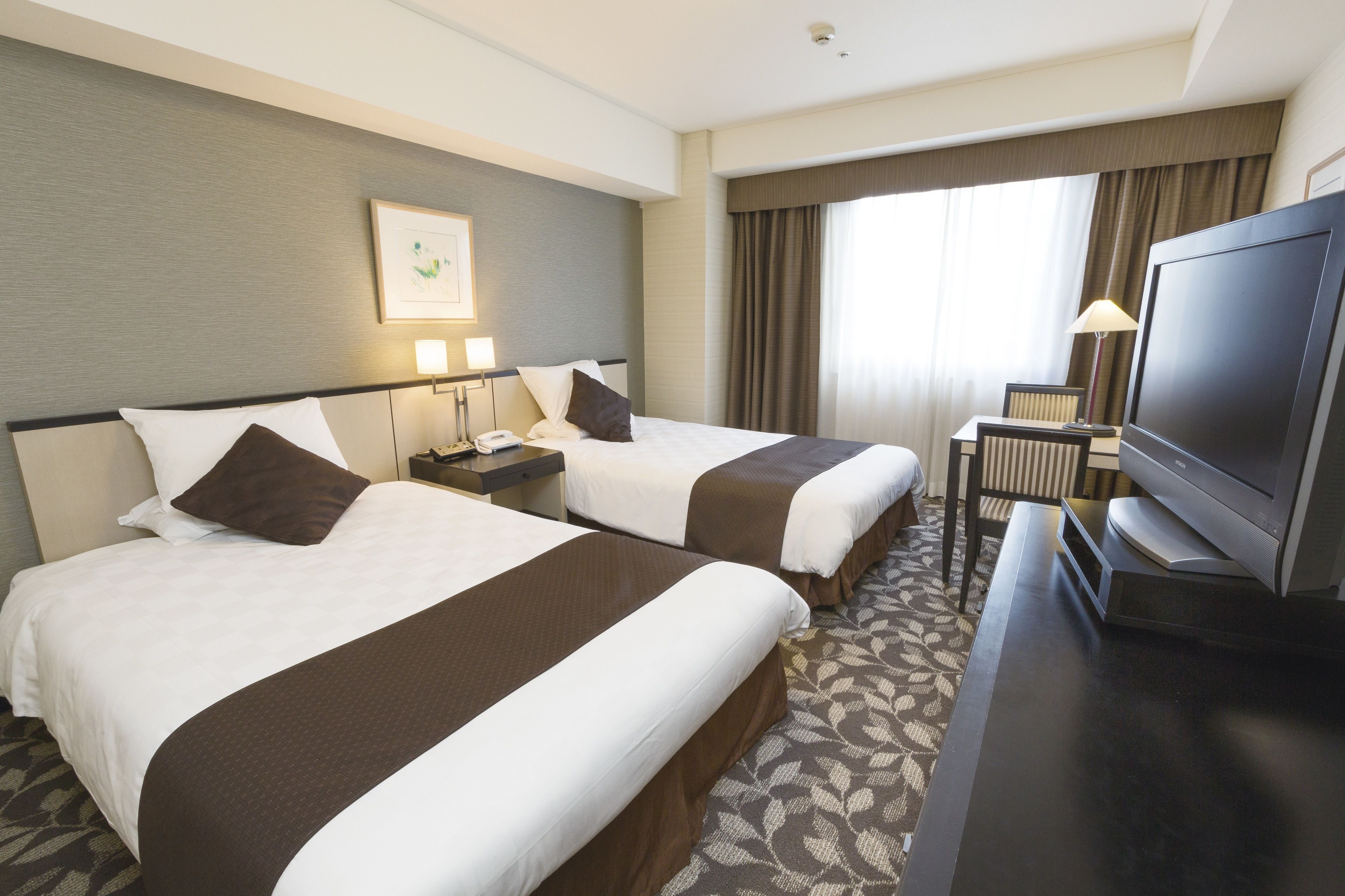 Down duvets, in-room safe, desk, blackout curtains