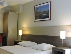 Kamar Triple | Brankas, meja kerja, kedap suara, dan setrika/meja setrika