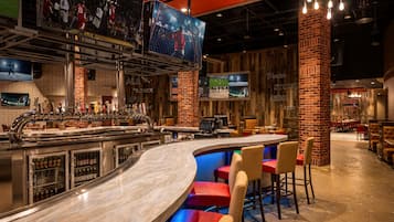 2 bars/lounges