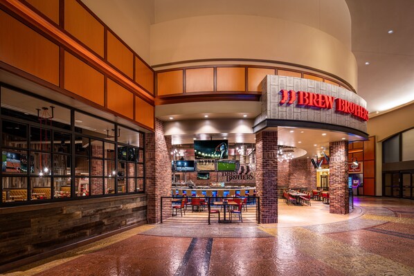 3 restaurants, breakfast, lunch, dinner served; American cuisine