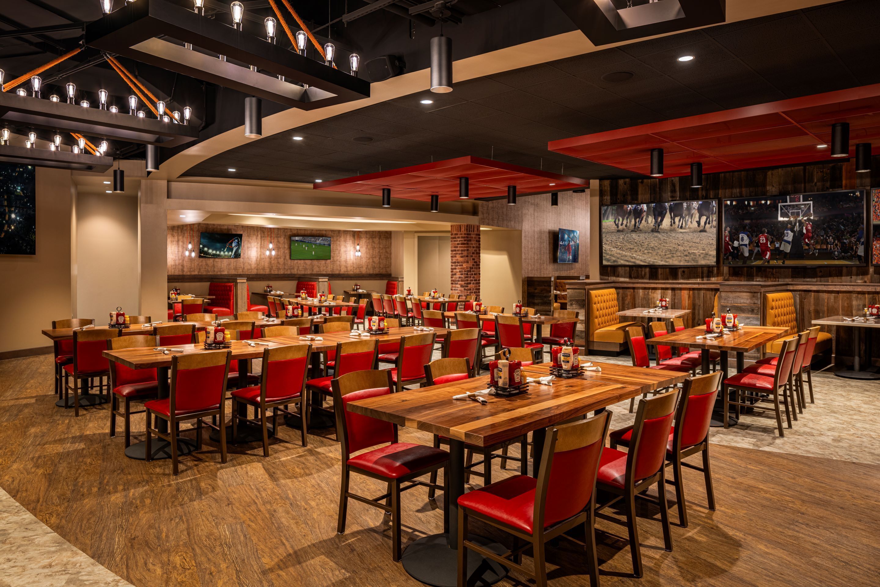 3 restaurants; breakfast, lunch, dinner, and brunch served