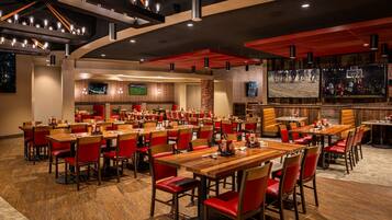 3 restaurants; breakfast, lunch, dinner, and brunch served