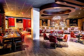 3 restaurants, breakfast, lunch, dinner served; American cuisine