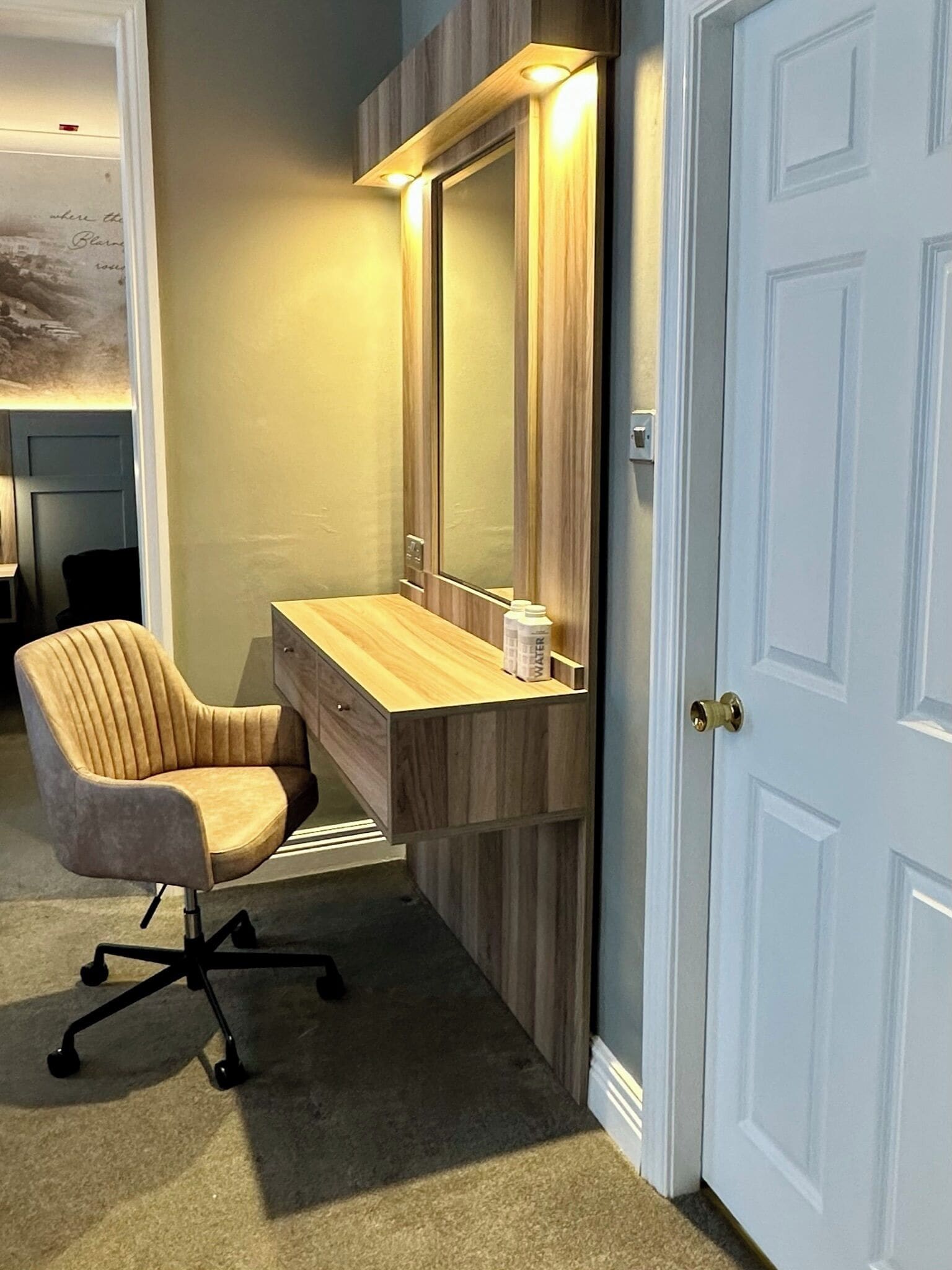 executive room, 1 king bed, non smoking | down duvets, tempur-pedic beds, in-room safe, desk