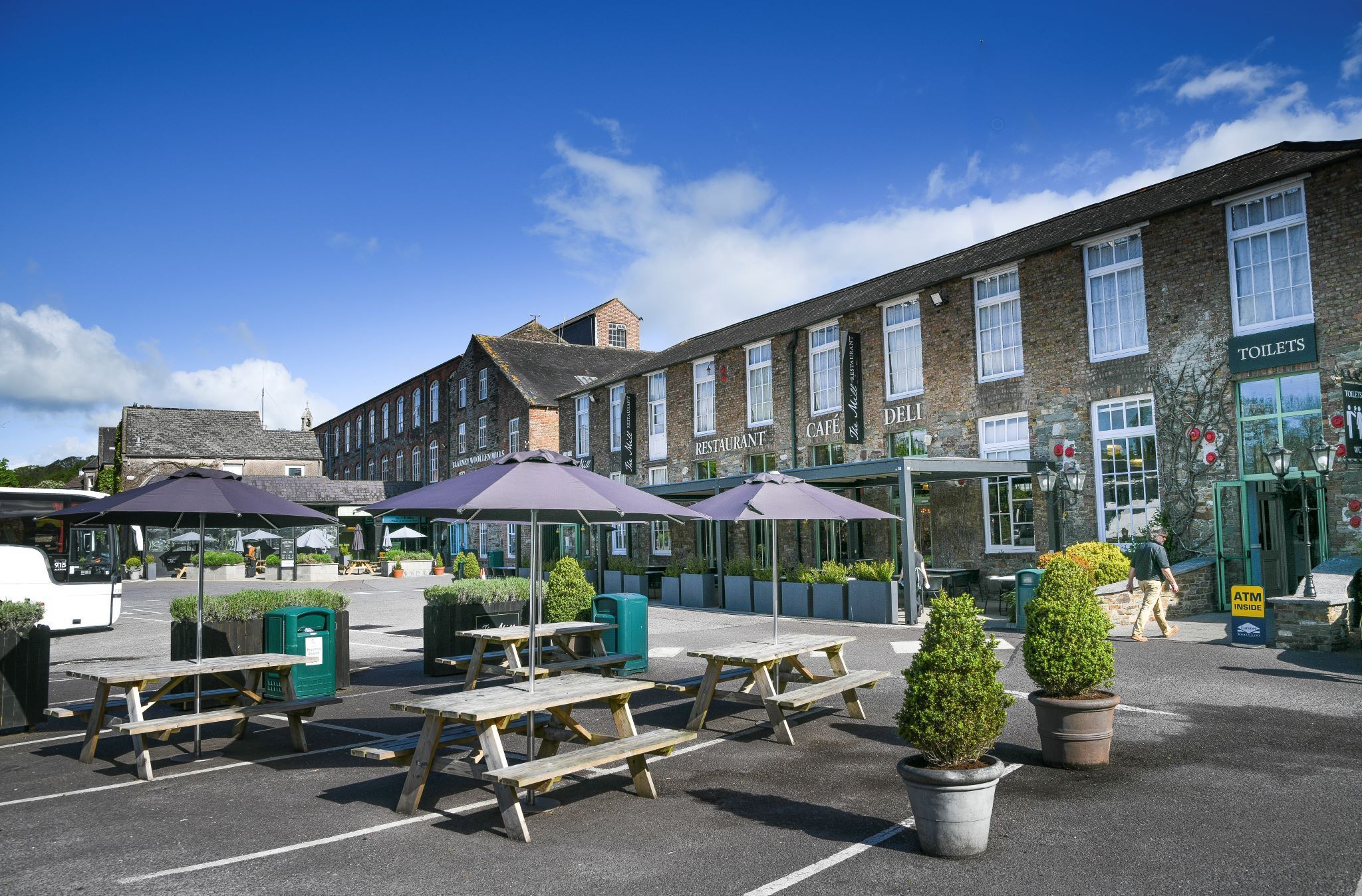 breakfast and lunch served, local cuisine