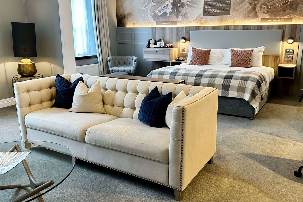 suite, 1 king bed, non smoking (presidential) | down duvets, tempur-pedic beds, in-room safe, desk