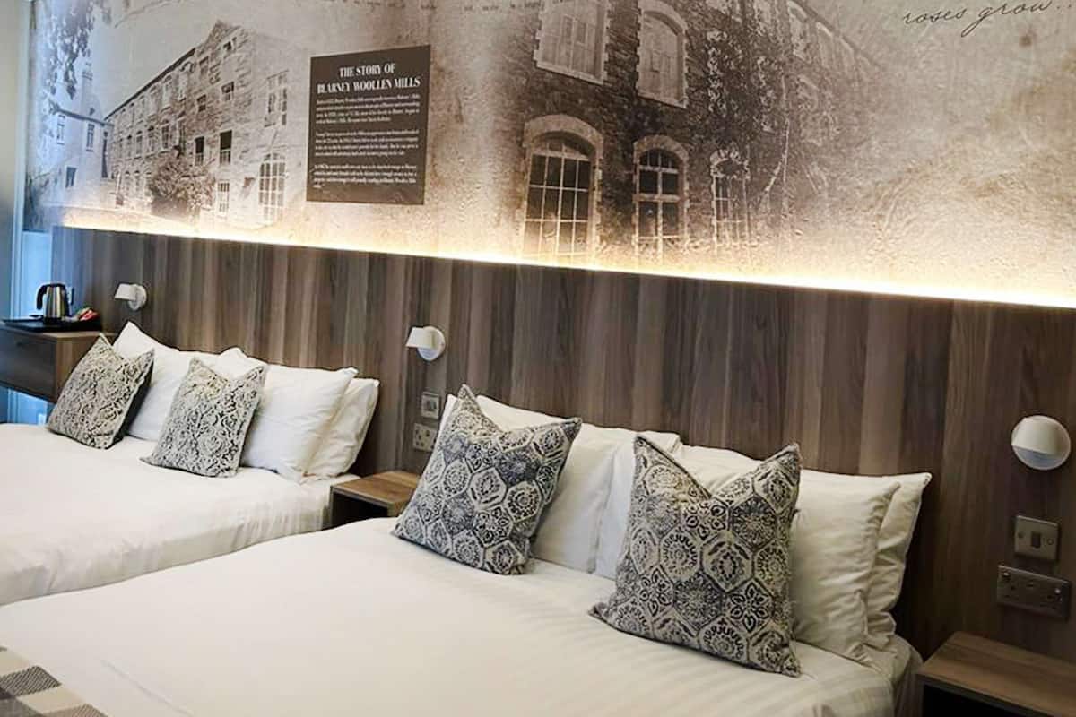 classic room, 2 double beds, non smoking | down duvets, tempur-pedic beds, in-room safe, desk