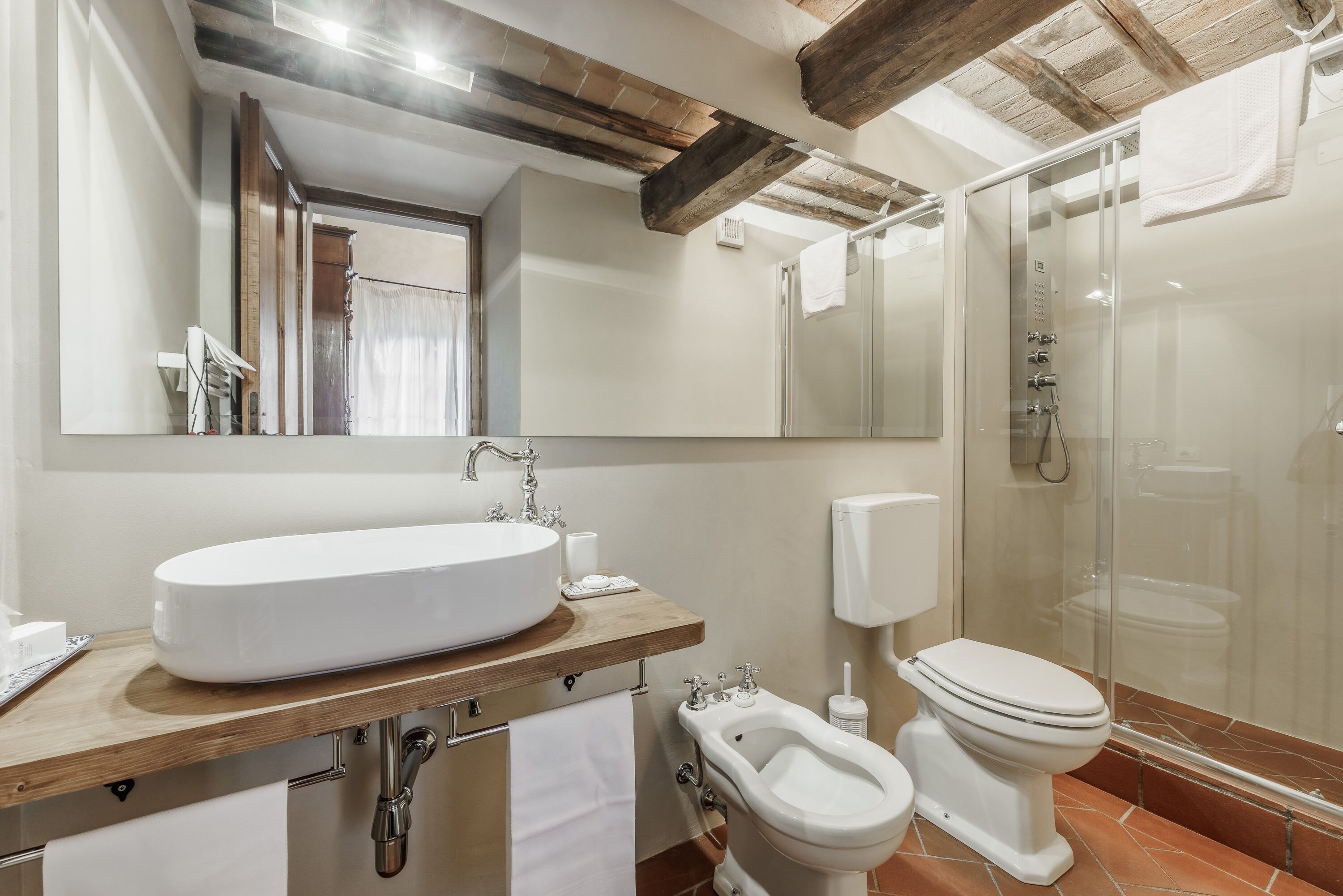 superior suite | bathroom | combined shower/bathtub, free toiletries, hair dryer, slippers