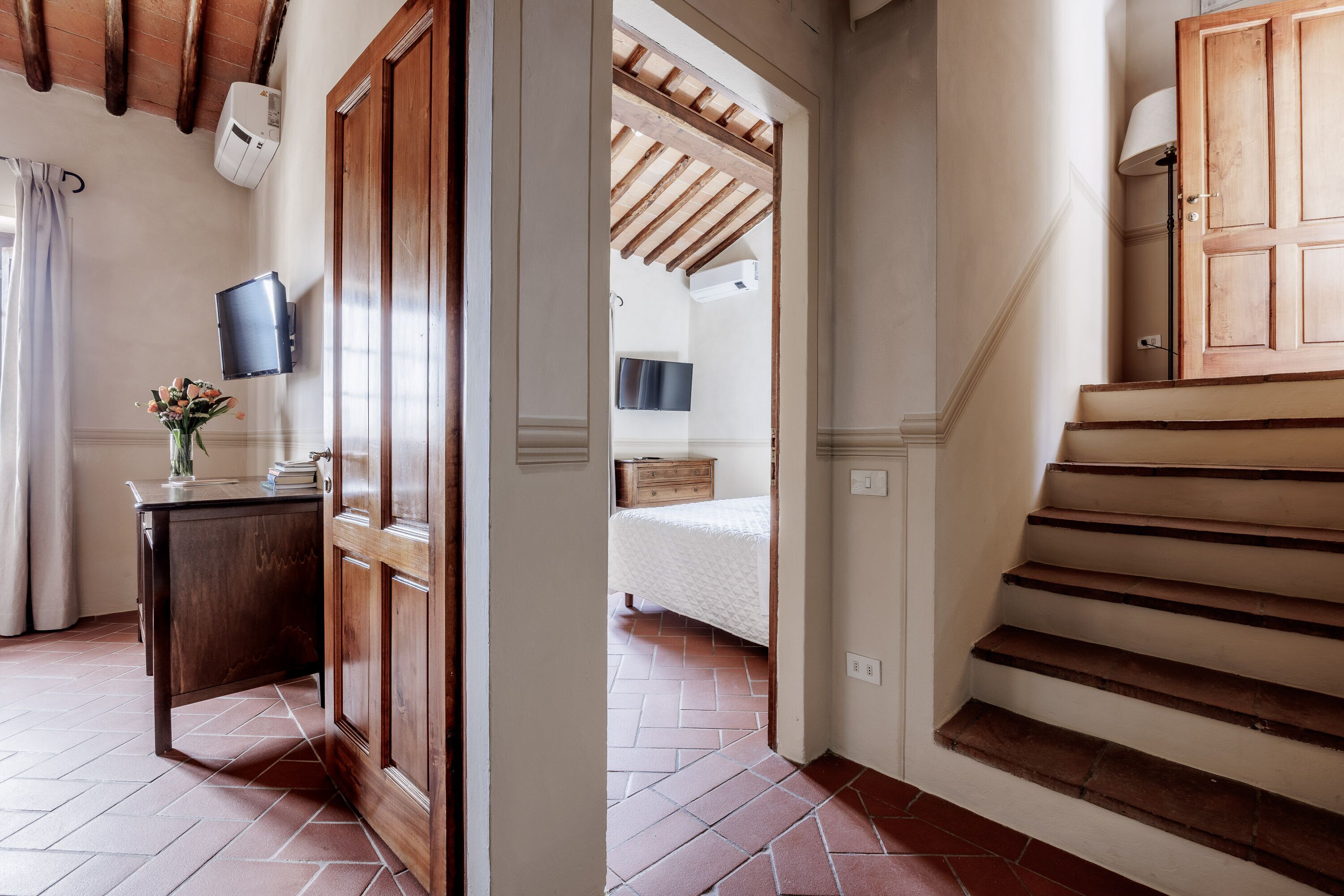 suite, 1 bedroom | 1 bedroom, minibar, individually decorated, individually furnished