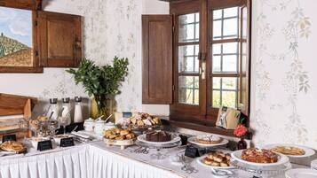 Free daily buffet breakfast
