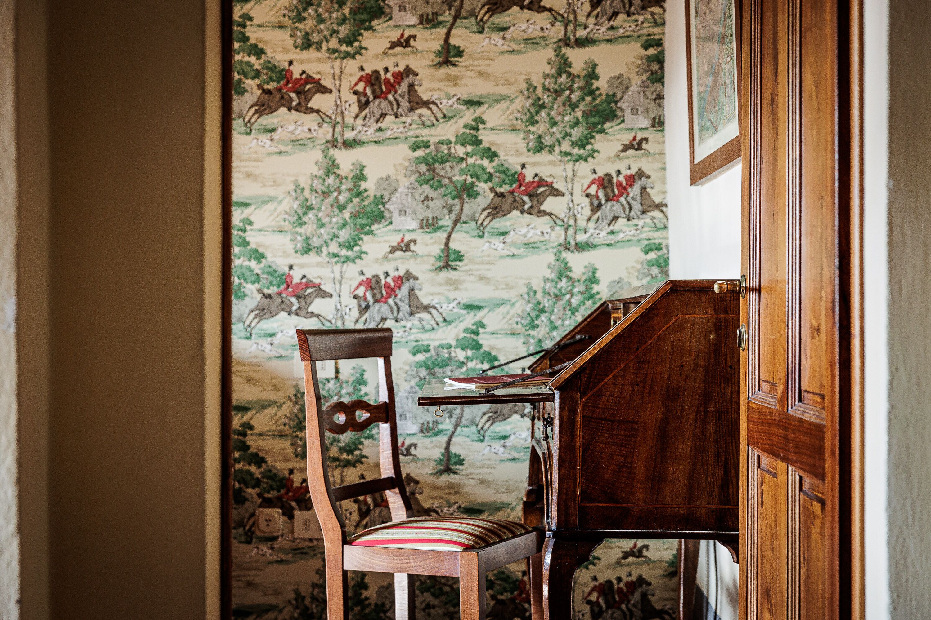 suite, 1 bedroom | 1 bedroom, minibar, individually decorated, individually furnished