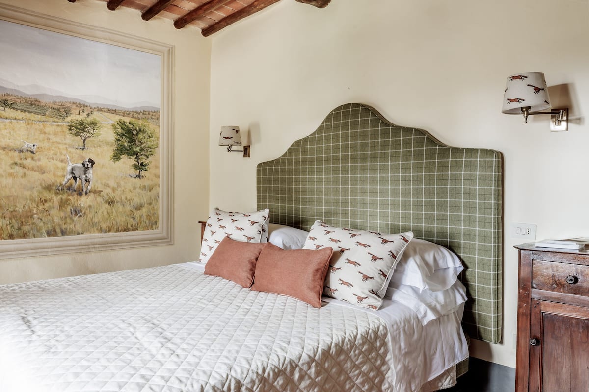 superior room | 1 bedroom, minibar, individually decorated, individually furnished