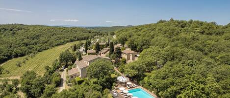 2 restaurants, breakfast served