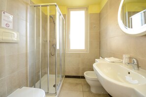 Hair dryer, bidet, towels, shampoo