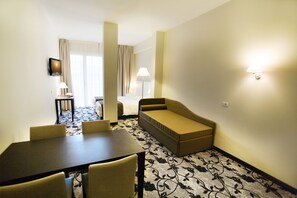 32 inci televisyen LCD dengan satelit, TV, filem tayangan pertama