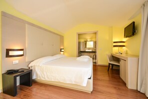 Superior Double Room Single Use | In-room safe, desk, blackout drapes, soundproofing - Regal Hotel (Brescia)