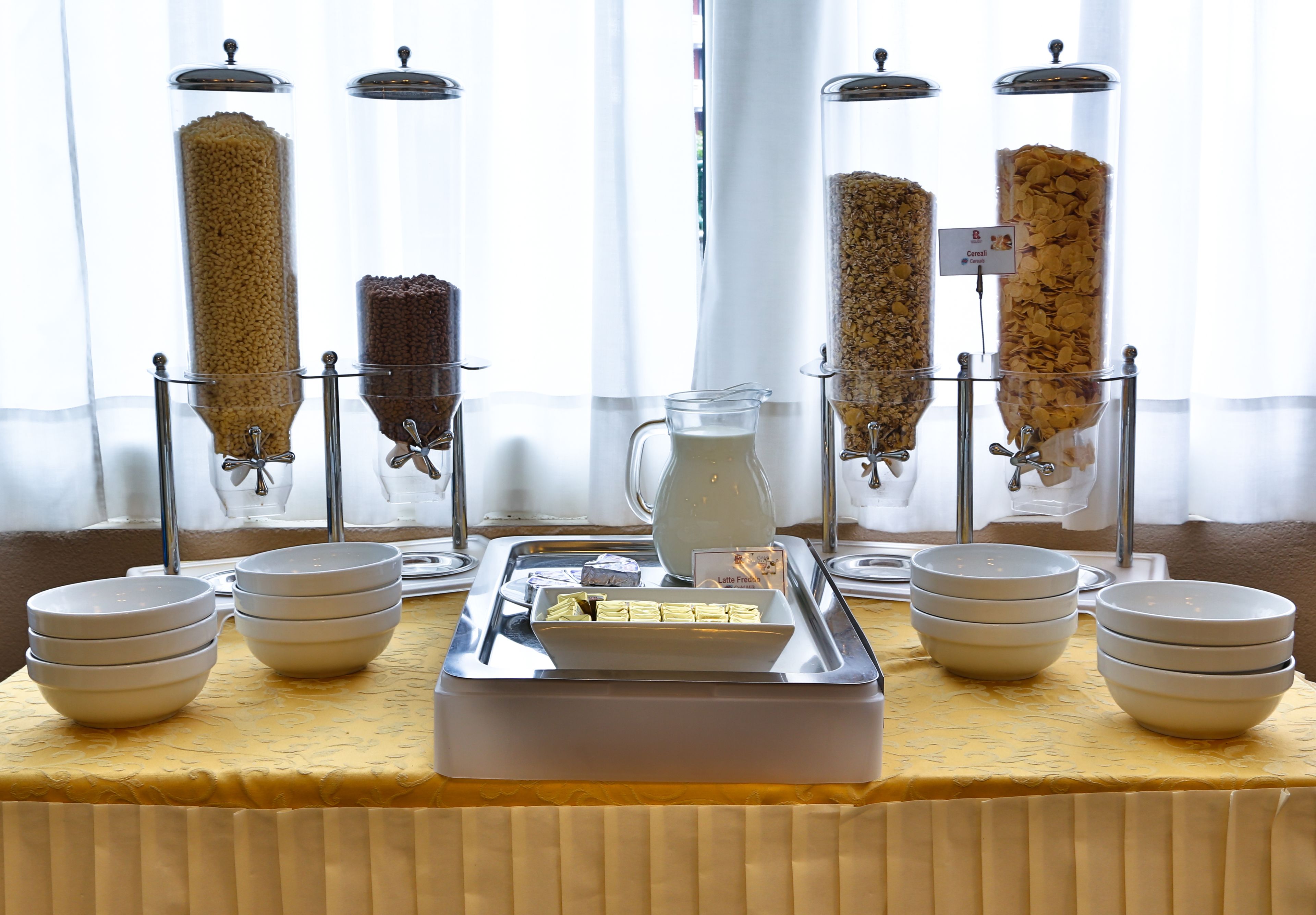 Petit déjeuner buffet (5.50 EUR par personne)