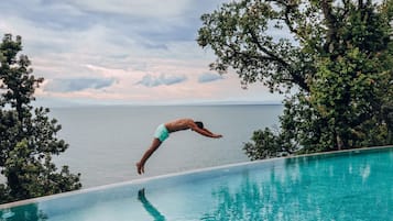Piscine couverte, piscine extérieure (ouverte en saison)