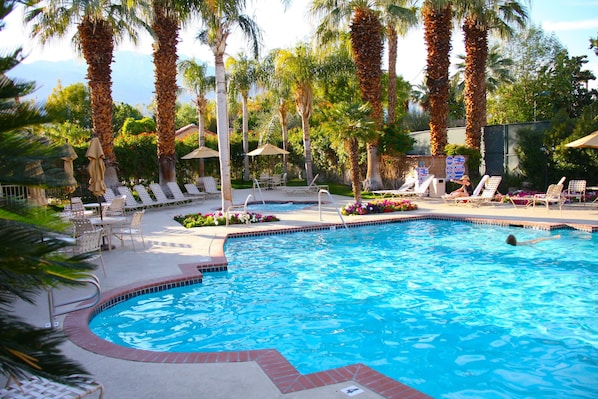 8 piscinas externas