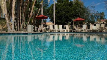 8 piscines extérieures